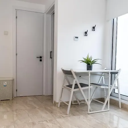 Apartment Modern Ground Floor With A Beautiful Garden *
