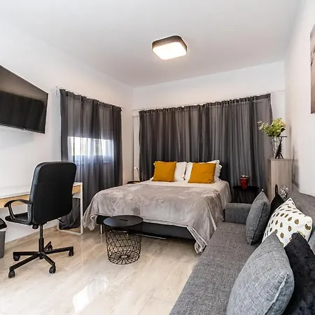 Apartment Modern Ground Floor With A Beautiful Garden