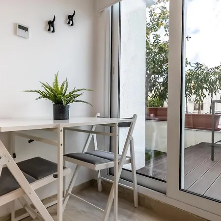 Modern Ground Floor With A Beautiful Garden *