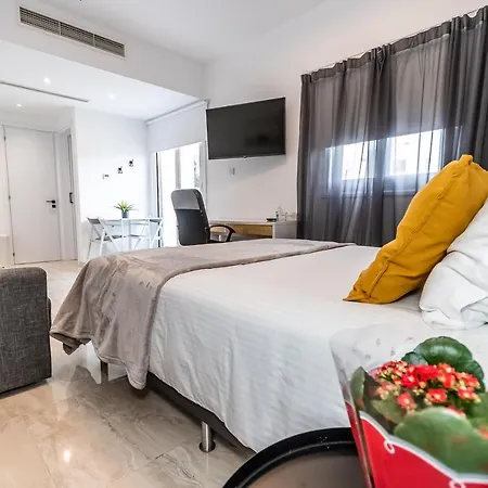 شقة Modern Ground Floor With A Beautiful Garden لارنكا
