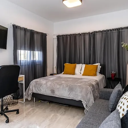 Modern Ground Floor With A Beautiful Garden شقة *