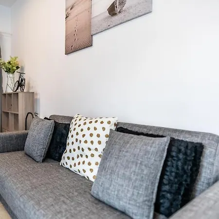Modern Ground Floor With A Beautiful Garden شقة