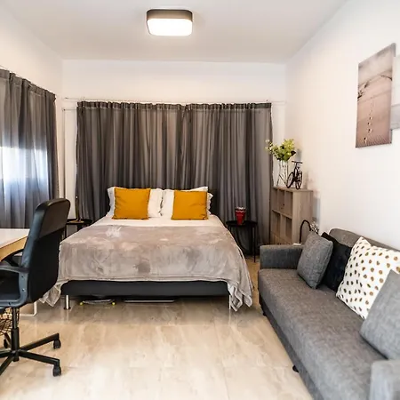 Modern Ground Floor With A Beautiful Garden * لارنكا